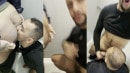 NO BANHEIRO UM SEXO GOSTOSO E NO PELO COM O FAXINEIRO NO BANHEIRO UM SEXO GOSTOSO E NO PELO COM O FAXINEIRO