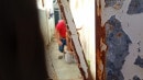 Transei Com A Sapatao No Corredor De Casa