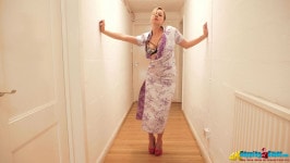 Lucy Lauren  from BOPPINGBABES