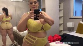 Mia Sweetheart  from DIVINEBREASTSMEMBERS