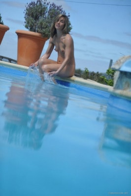 Melanie Walsh  from GIRLFOLIO