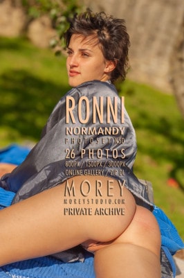 Ronni  from MOREYSTUDIOS2