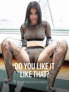 Lady Dee  from WATCH4BEAUTY