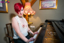 Olivia Kinks in Pervy Pianist gallery from WANKITNOWVR - #3