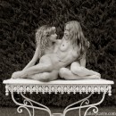 Janette-et-ornella in On The Table gallery from GALLERY-CARRE by Didier Carre - #4