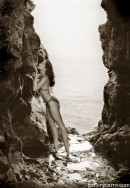 Jade in On The Rocks gallery from GALLERY-CARRE by Didier Carre - #2