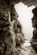 Jade in On The Rocks gallery from GALLERY-CARRE by Didier Carre - #4