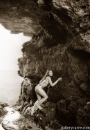 Jade in On The Rocks gallery from GALLERY-CARRE by Didier Carre - #6