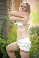 Annabelle Brady in Outdoors gallery from ANILOS - #4