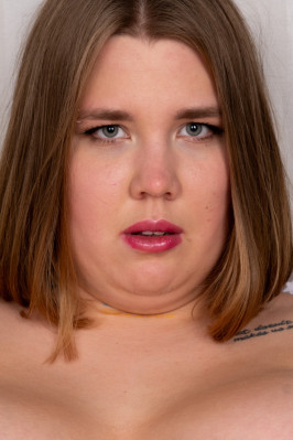 Nikol from WEAREHAIRY