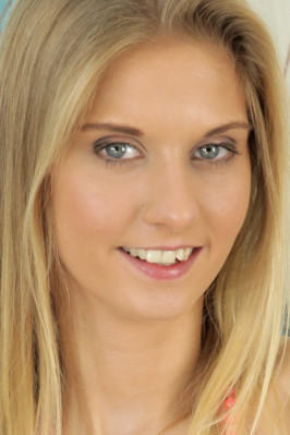 Xenia from WETANDPUFFY