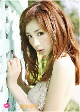 Aki Hoshino  from ALLGRAVURE