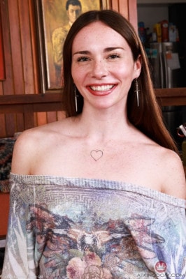 Tess Thompson from ATKGALLERIA Tess Thompson from ATKGALLERIA