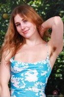 Sexy Sweetheart Fiona Peaches Takes It Off
