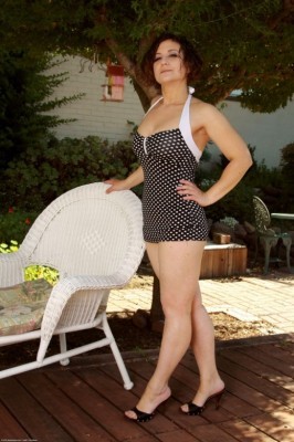 Anna  from ATKPETITES