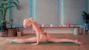 Stretch With Miriam video from BIKINISPORTS