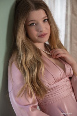Elli  from FAMEGIRLS