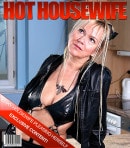 Kinky MILF Beeing Horny At Home