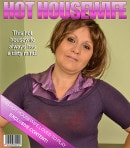 Sexy Mom With Shaved Pussy Loves To Masturbate Herself