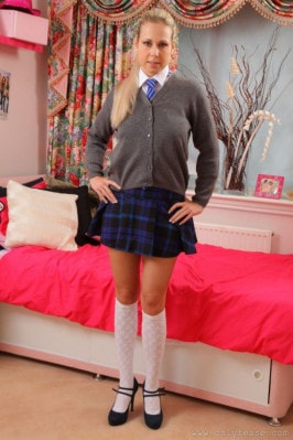 Renata  from ONLYTEASE