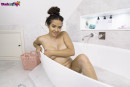 Roxilicious in Bath Tease gallery from WANKITNOWVR - #5