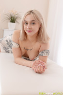 Molly Cute in Rub Me To Orgasm! gallery from TRICKYMASSEUR - #2