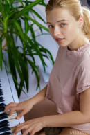 Bianca Bell in Pink Prelude gallery from METART by Julia Kalias - #5
