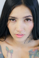 La Rola nude from Mylf and Analvids at theNude.com
ICGID: LR-00N5K